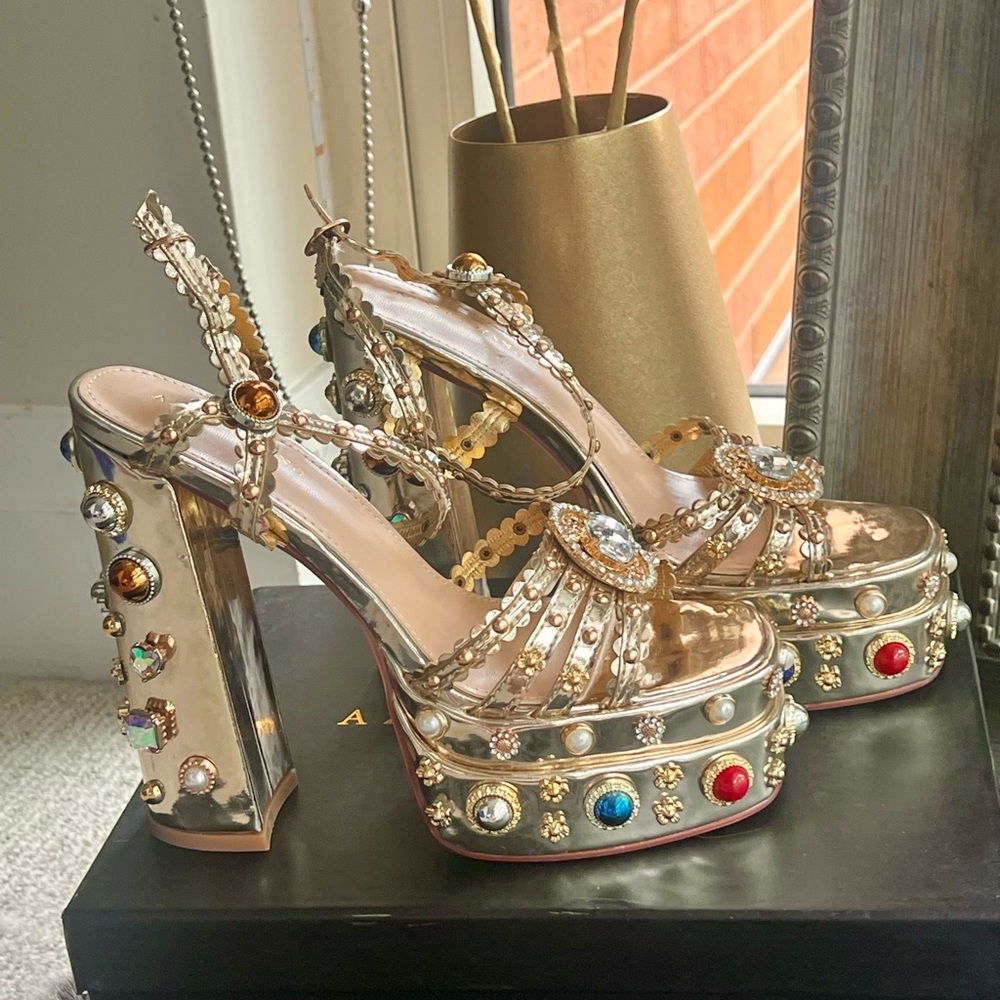 Lola Ankle Strap Platform Sandal (Women)
AZALEA WANG